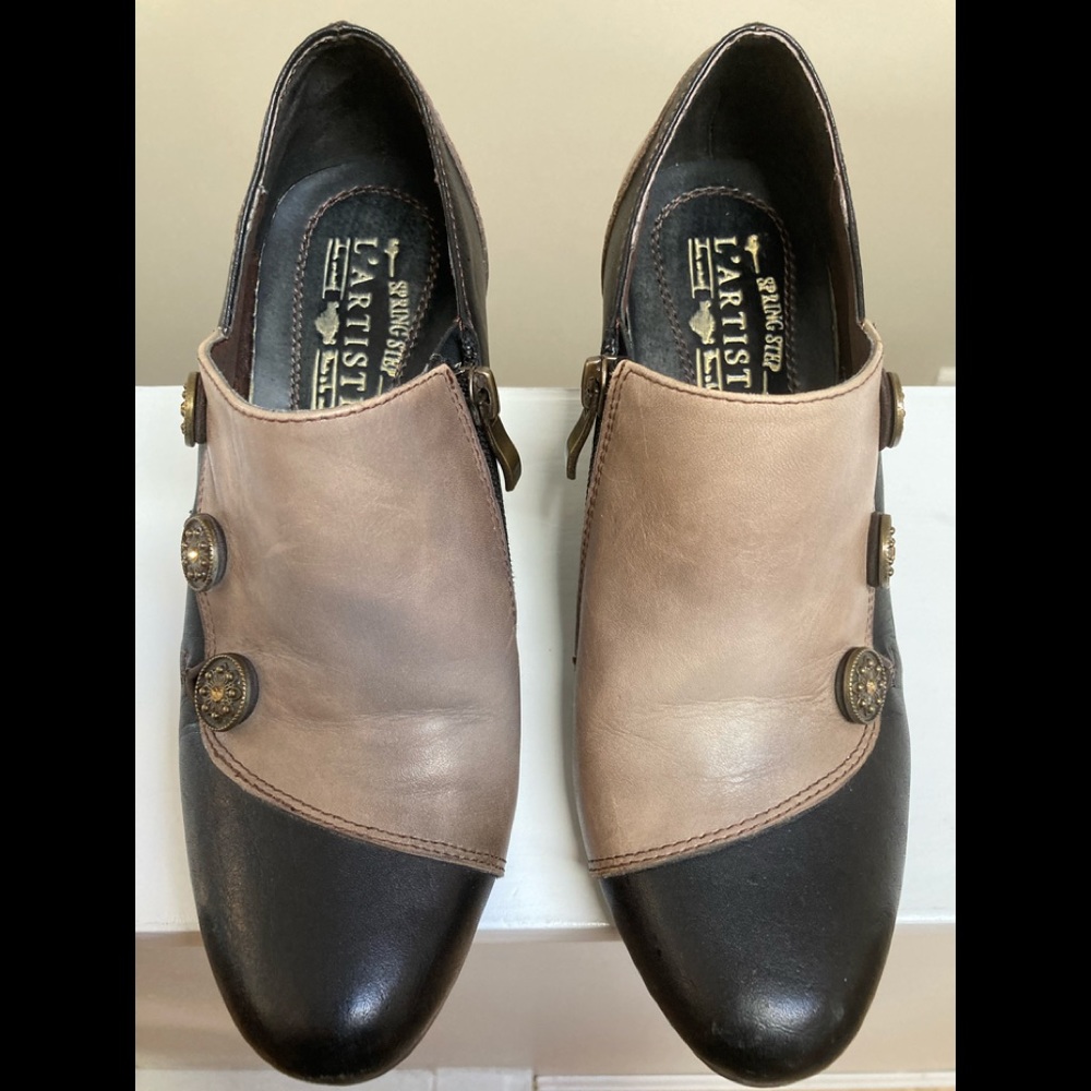 L’ARTISTE Leather Ankle Boot zipper and buttons two tone